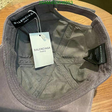 Carregar imagem no visualizador da galeria, Balenciaga Cap